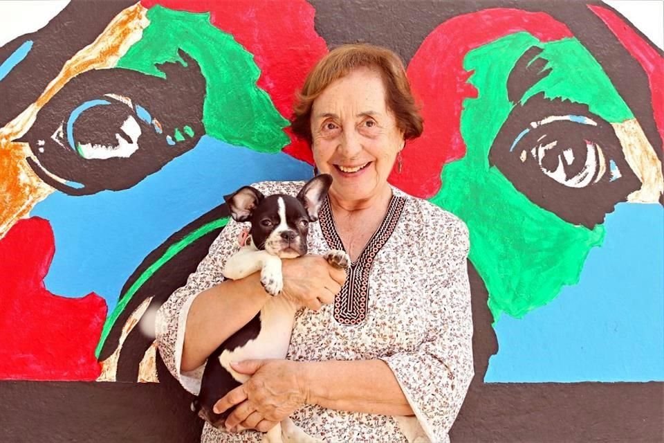 Con décadas de labor en Prodan A.C., Elvia Silveyra Hernández es la precursora de la defensa y rescate de perros y gatos en Nuevo León.
