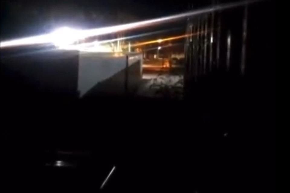 Pobladores de Miguel Alemán captaron una balacera anoche entre bandas rivales que se disputan el territorio.