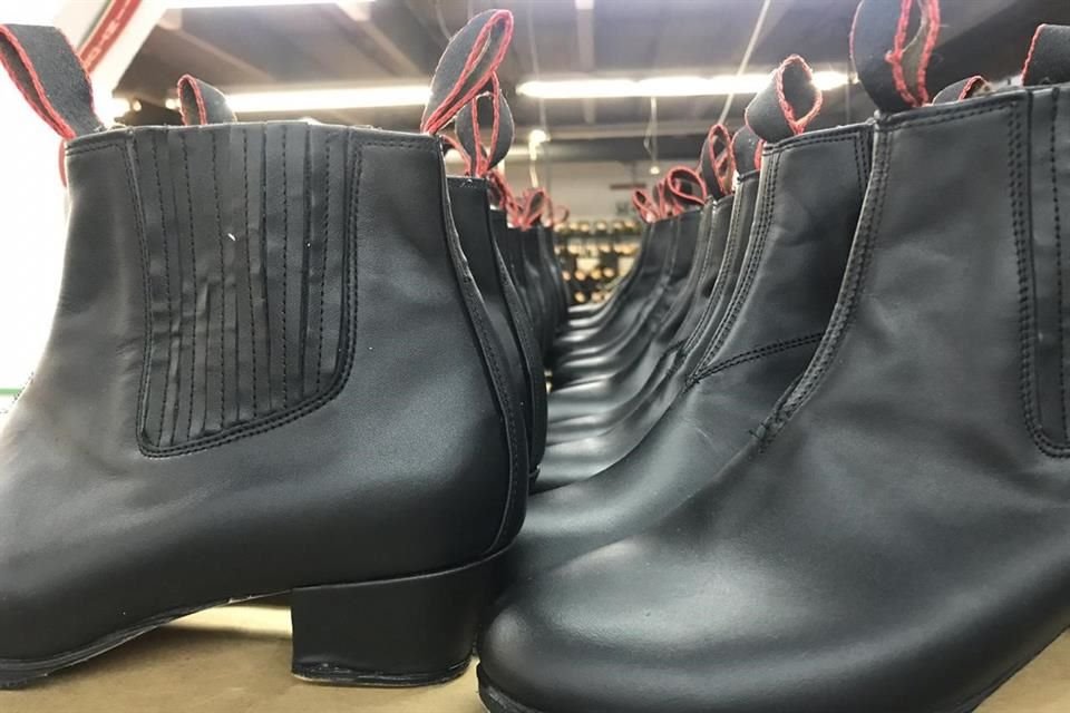 La subvaluación, es decir, las importaciones que entran a un precio menor para pagar menos impuestos, es otro elemento que complica el panorama para la industria nacional.