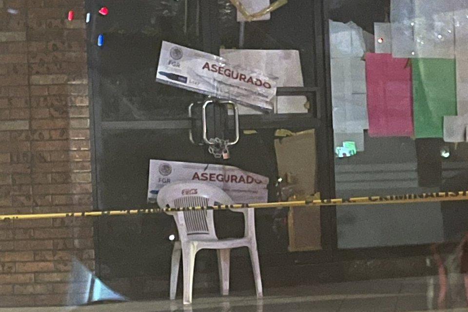 Un ciudadano decidió tomar fotos en un aseguramiento, lo que ocasionó que una patrulla de la Secretaría de Seguridad Ciudadana le cerrará el paso y un oficial lo acusara de sospechoso.