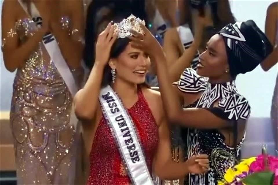 La mexicana Andrea Meza se coronó como Miss Universo en su edición 69; es la tercera connacional en ganar el certamen.