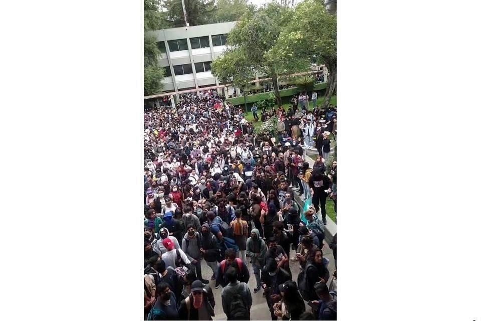 Estudiantes declararon paro indefinido en FES Acatlán (foto), mientras que en el campus de Iztacala, suspenderán actividades por 72 horas.