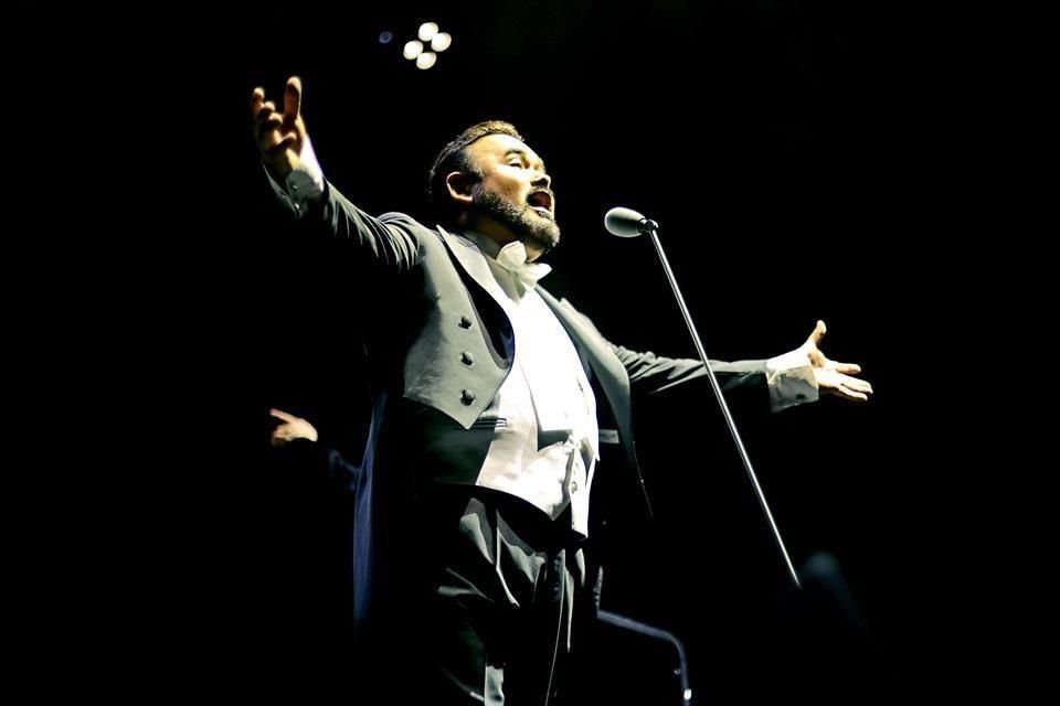 Tras una ausencia de casi tres años, su anterior visita fue en octubre del 2019, el cantante Javier Camarena regresó a un recinto de la Ciudad.
