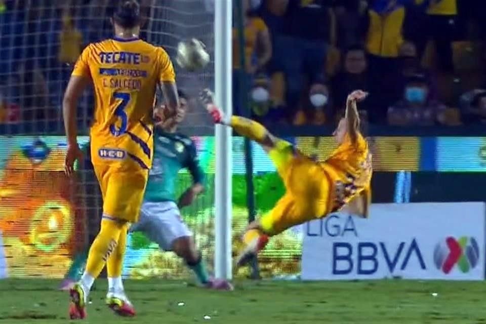 DE FIESTA... Tras estar lesionado, reapareció en Liguilla y le hizo un golazo de media tijera al León en Semifinales del Apertura 2021.