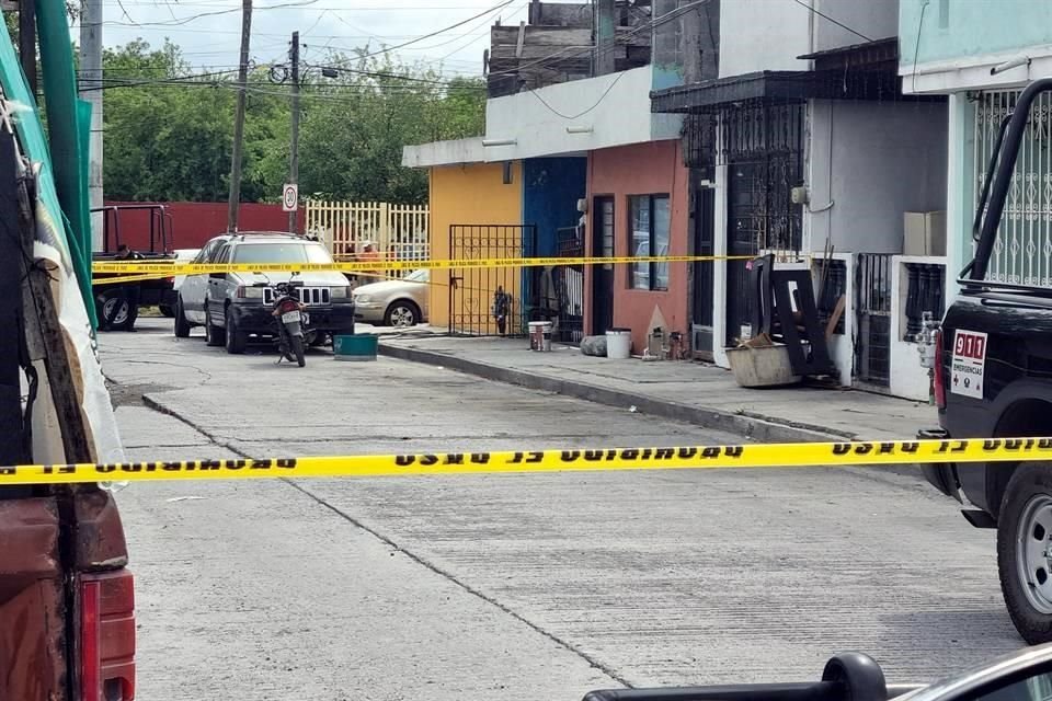 El homicidio se registró en la cochera de una casa ubicada en la calle David Cavazos, en la Colonia Guadalupe Chávez.