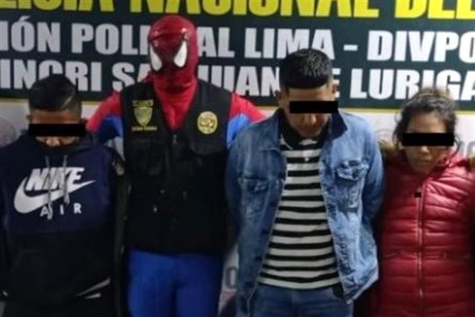 Policías de Perú, disfrazados de personajes de Marvel, capturaron a una banda que vendía drogas.