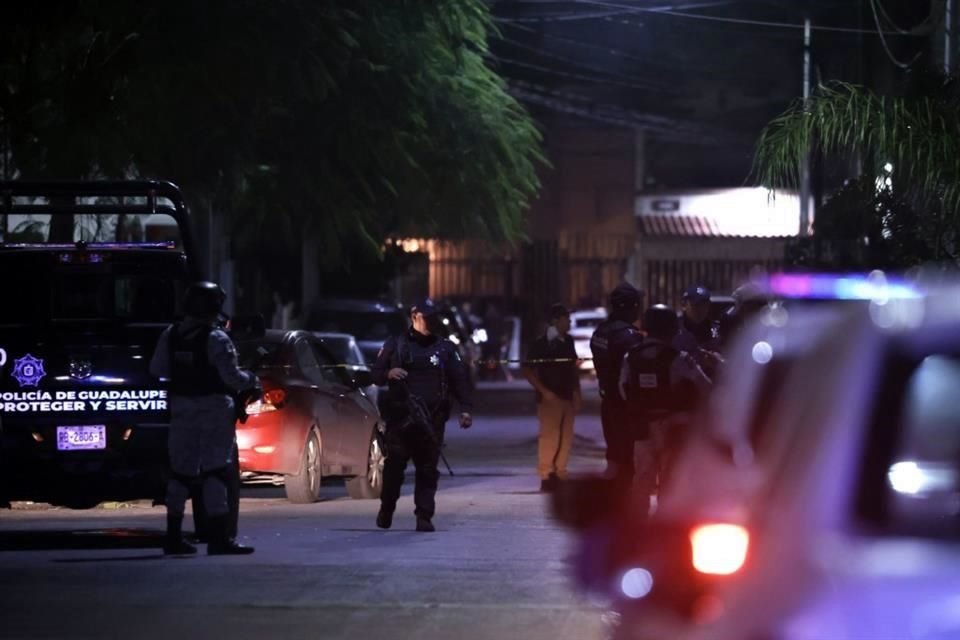 3 Cinco hombres fueron detenidos por policías estatales y municipales en una casa de la Colonia Torremolinos La Fe, en Guadalupe.