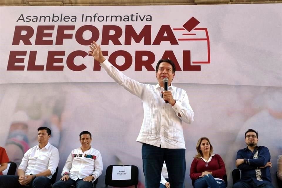 Mario Delgado, líder de Morena, estuvo en Cuernavaca para hablar a correligionarios y seguidores de la reforma electoral.