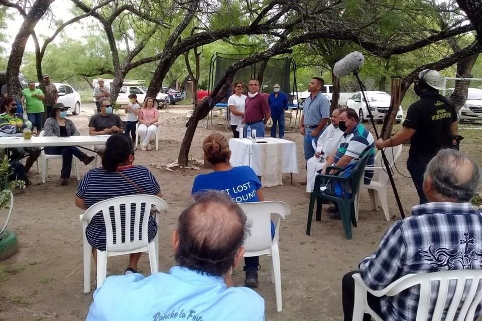 Ecologistas se reunieron ayer para manifestarse contra la operación de la pedrera Matrimar en la Sierra de Picachos.