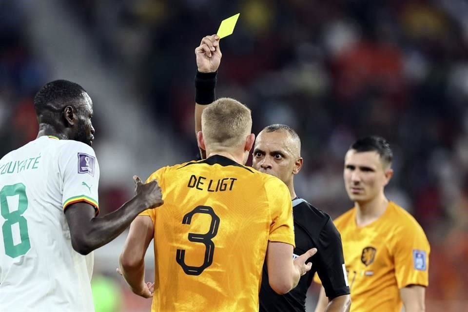 Las tarjetas amarillas se han hecho presentes en el Mundial.