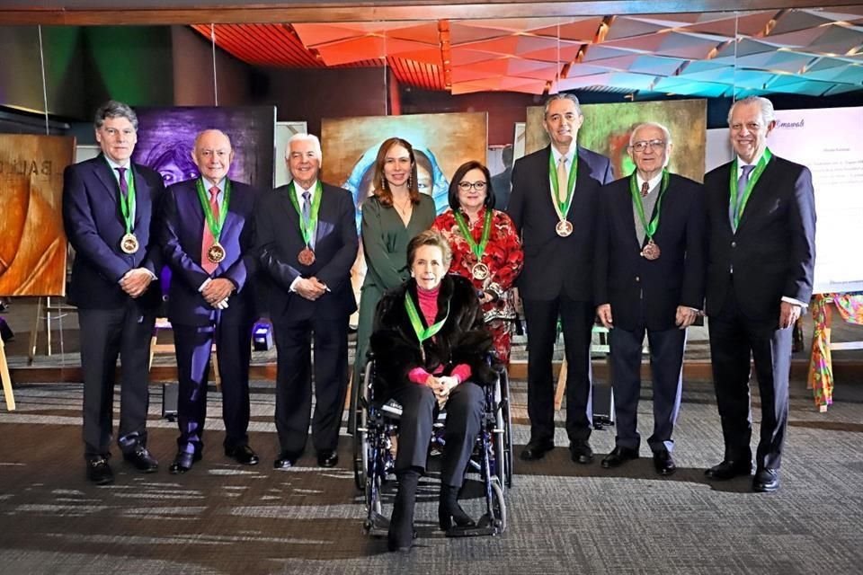 Alfredo Cano, Manuel Muñoz, Hugo Martínez, Karla Hernández, Oralia Guerra, Fernando Chavira, Juan Llaguno, Federico Casas Alatriste y María Aurora Guzmán de Meyer