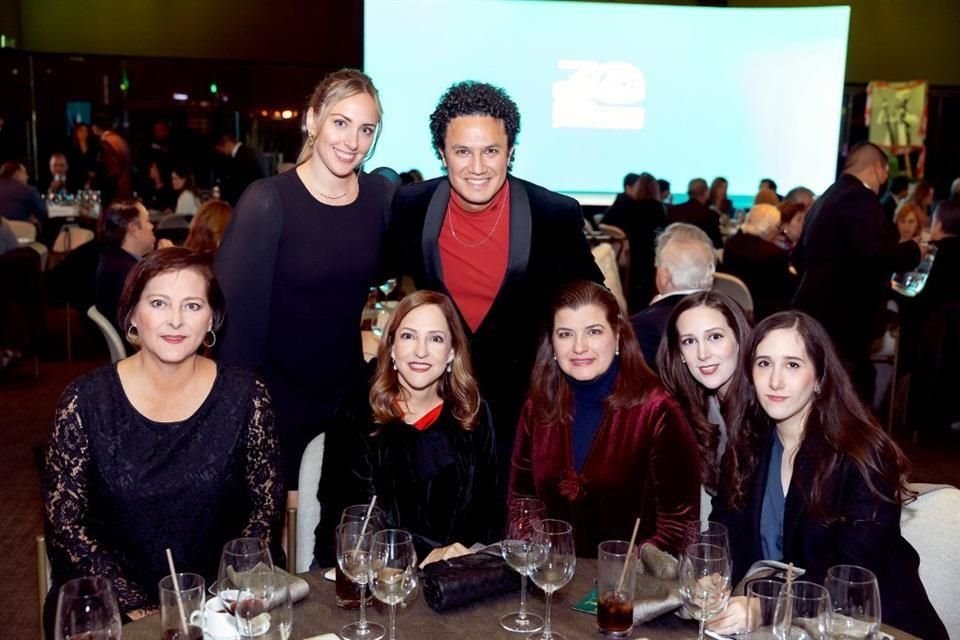 Elena de Vázquez, Abdiel Vázquez, Alicia de Schleske, Lorenza Herrera de González Ballesteros, Nelly de Maldonado, Lorenza González Ballesteros de Schleske y Mara González Ballesteros de Maldonado