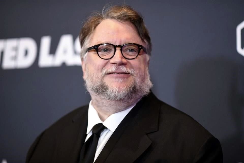 Guillermo Del Toro ofreció pagar los gastos de las estatuillas de los Premios Ariel, y busca un diálogo entre el Gobierno y la Academia.