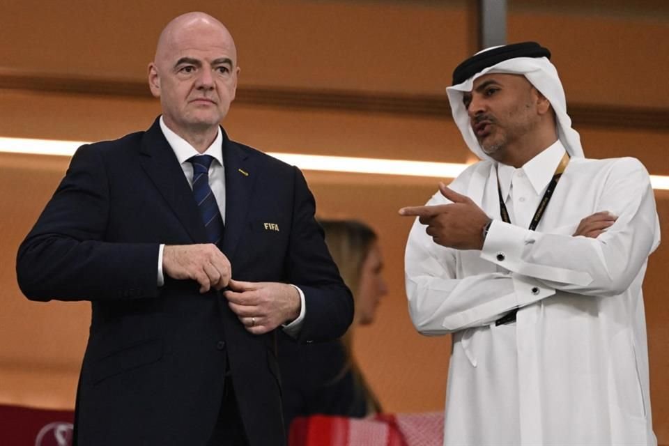 En el encuentro de Brasil y Suiza, el presidente de la FIFA Gianni Infantino fue visto con el primer ministro Khalid bin Khalifa bin Abdulaziz Al Thani.