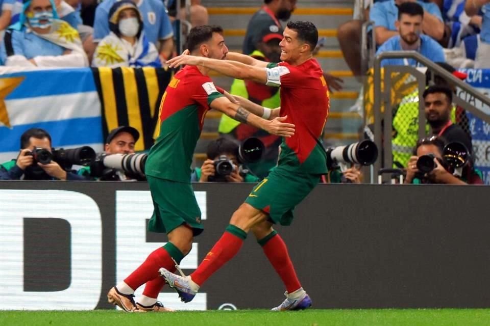 Bruno Fernandes y Cristiano Ronaldo celebrando el 1-0 que consiguieron al 54'.