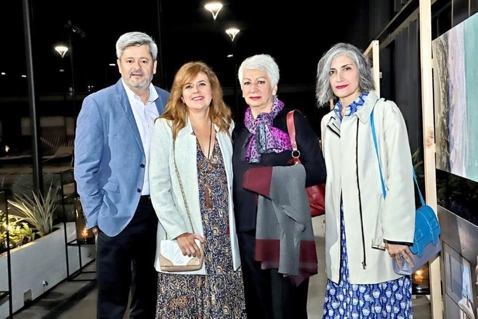 Mauricio Cruz, Alejandra de Cruz, Judith Almedia y Gabriela Rodríguez