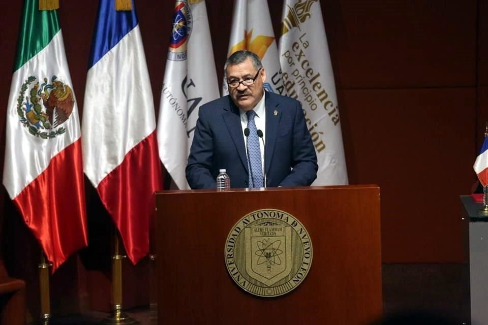 Santos Guzmán, Rector de la UANL.