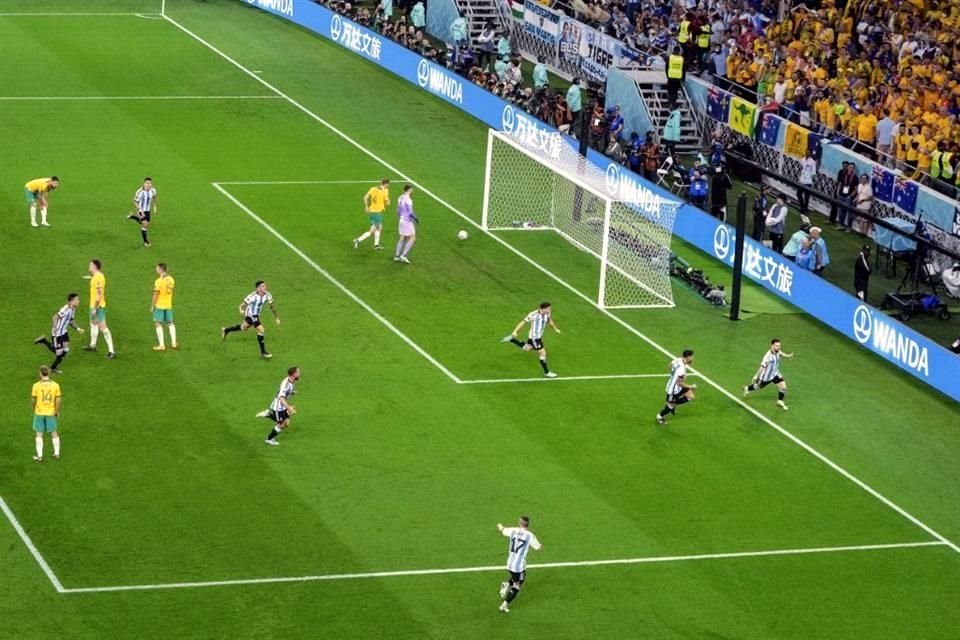 Momento del gol de Lionel Messi, con el que abrió el marcador.