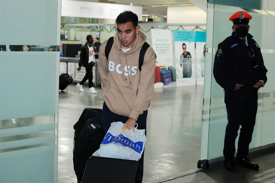 Carlos Rodríguez también salió a paso veloz del Aeropuerto Internacional de la Ciudad de México.