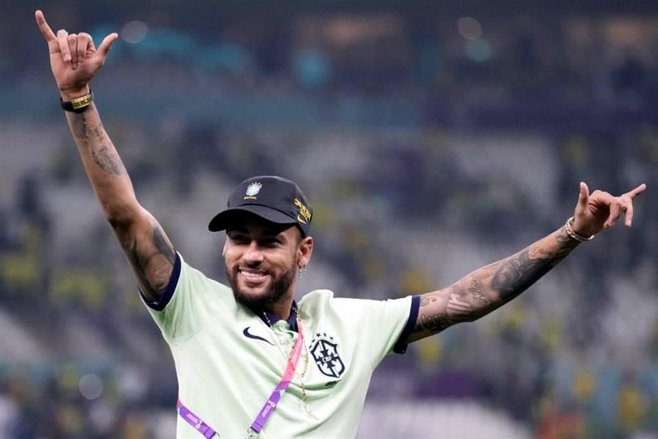 Neymar sufrió un esguince de tobillo en el debut ante Serbia.