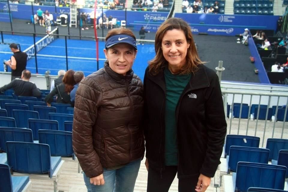 Claudia González y Lupita Ariza