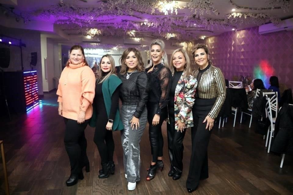 Adriana Carrillo, Zuly Pérez, Lety Martínez, Lucy Torres,  Myrna Hernández y Sandra Saldívar