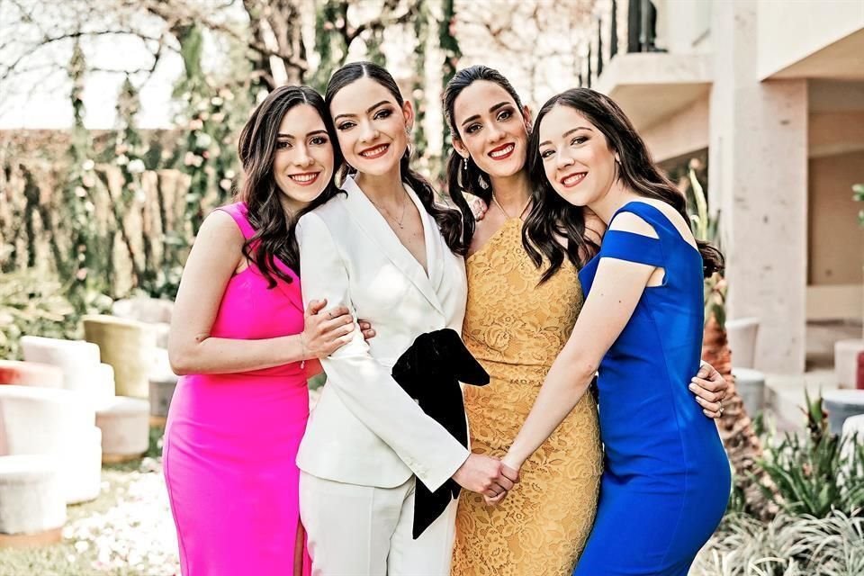 La novia con sus hermanas: Mónica, Eugenia, Fernanda y Cordelia Martínez Jaime
