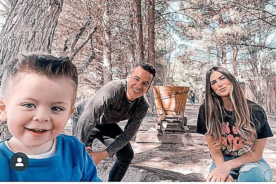 TEXAS. Eder Borelli y Gaby Garza Lagüera de Borelli con su hijo Thiago