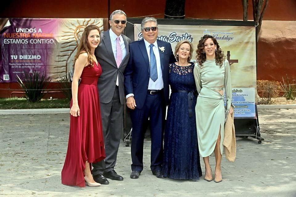 Blanca Livas de Canales, Adrián Canales, Rodrigo Padilla, Carmen Martínez de Padilla y Daniela Padilla