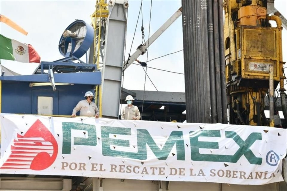 Pemex reducirá casi la mitad de exportación de crudo para privilegiar la producción de gasolinas en la refinería de Dos Bocas.
