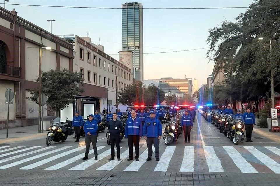 El Municipio de Monterrey realizó esta mañana un acto para la entrega simbólica de patrullas.