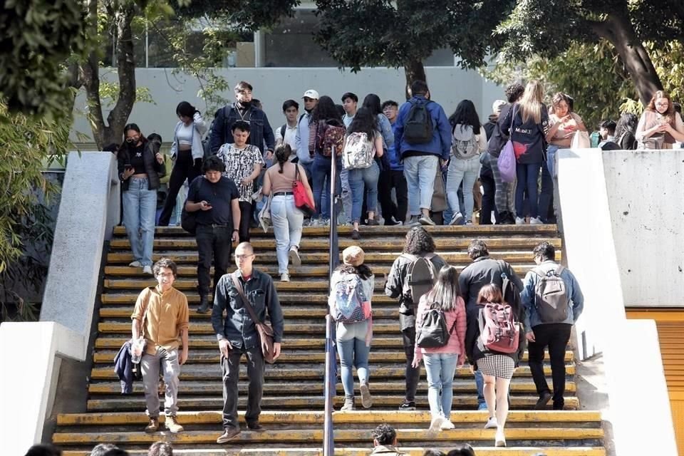 El Rector de la UNAM, Enrique Graue, dirigió un mensaje a los cerca de 370 mil estudiantes que iniciaron semestre este lunes.