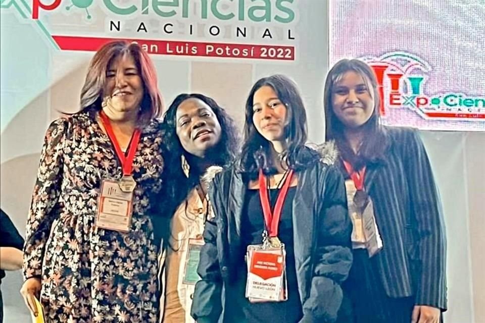 La asesora Belém Olguín Cadena (izq. a der.), Nury Pérez, representante del Encuentro de Ondas en Colombia, Ana Victoria Mendoza Flores y Cielo Cavazos Serrano.