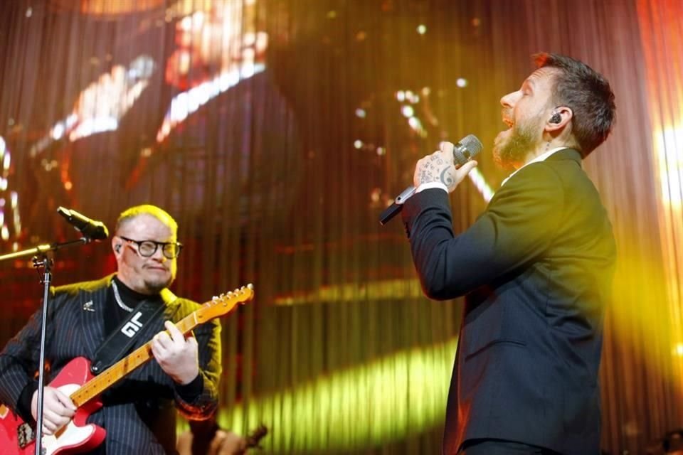 Seis parejas aprovecharon el concierto de Leonel García y Noel Schajris para comprometerse.