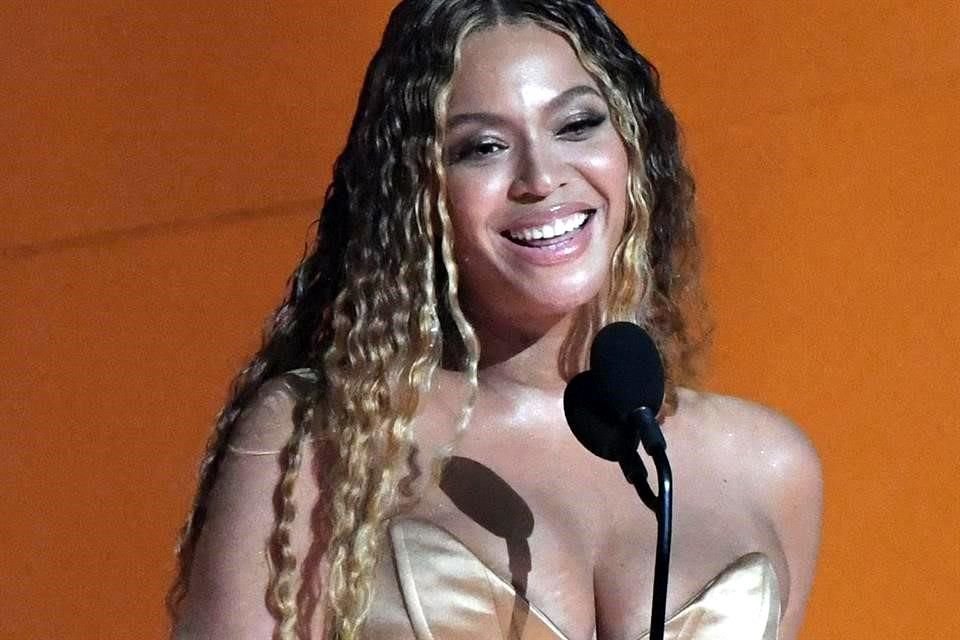 Beyoncé se convirtió en la artista más galardonada de la historia de los Grammy al recibir su trofeo 32.