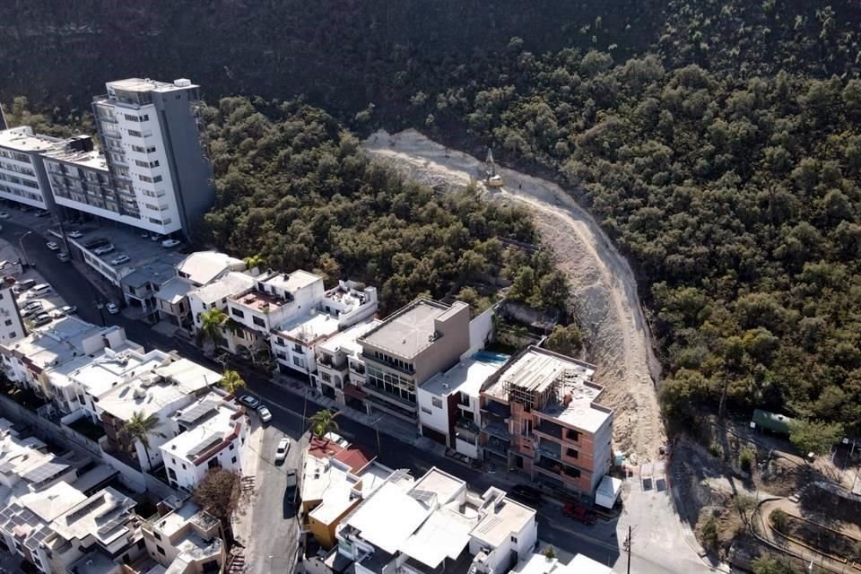 El desmonte en el sector San Jerónimo se realiza en el Cerro de las Águilas.