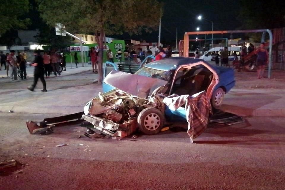El accidente fue reportado cerca de las 0:40 horas en la Avenida Arco del Triunfo, frente a la Colonia Villa de los Arcos Segundo Sector.