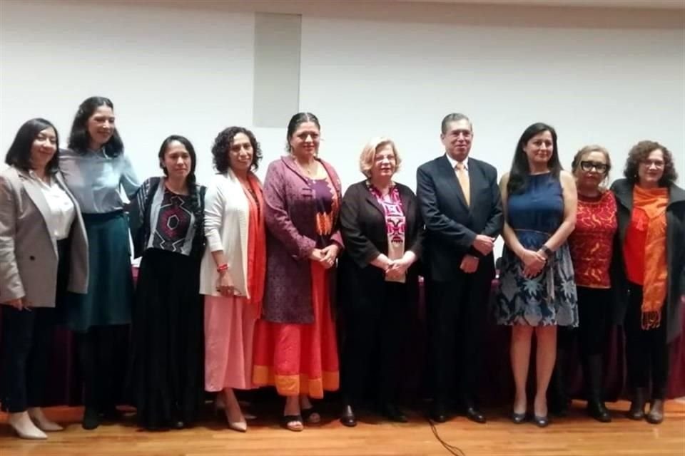 Rodeado por mujeres, el subsecretario Luis Rodríguez Bucio no encontró peor momento para equivocarse al tocar el tema del machismo.