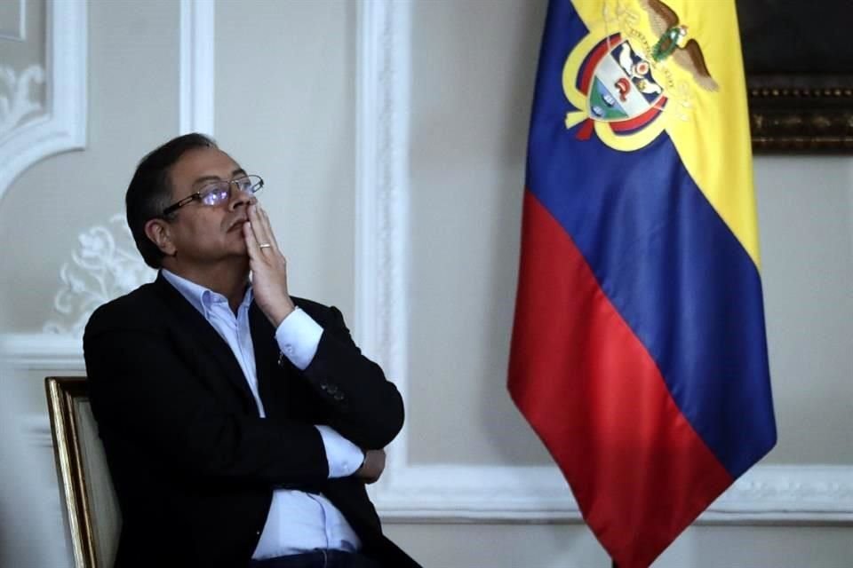 El presidente colombiano, Gustavo Petro, pidi a la Fiscala investigar a su hijo y a su hermano por presunta corrupcin.
