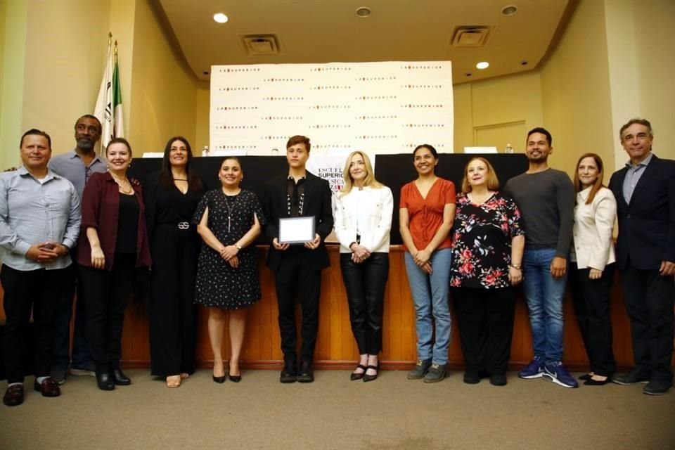 El Patronato de La Superior y la Secretaría de Cultura reconocieron al joven artista.