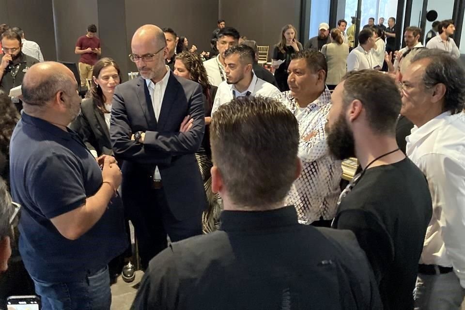 El Alcalde Miguel Treviño y funcionarios se reunieron con comerciantes afectados por obras en el Centrito.