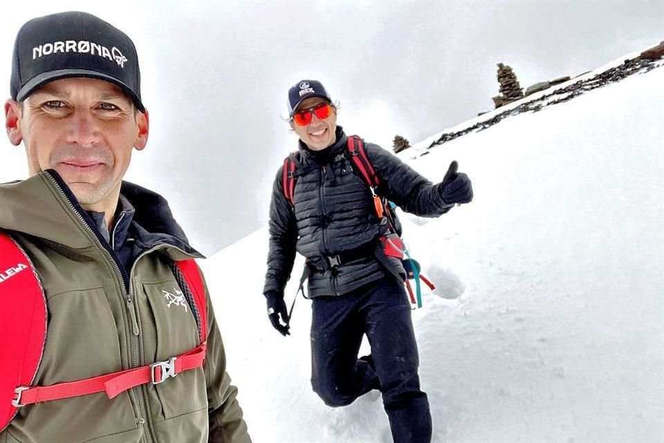 Rodrigo de León y Luis Salinas en Pico Austria, Bolivia, a 5 mil 350 msnm.