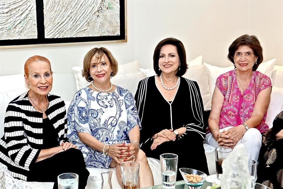 Nelly Sada, Liliana Cantú de López Alonso, Margarita Gámez de Zambrano y María Luisa Martínez