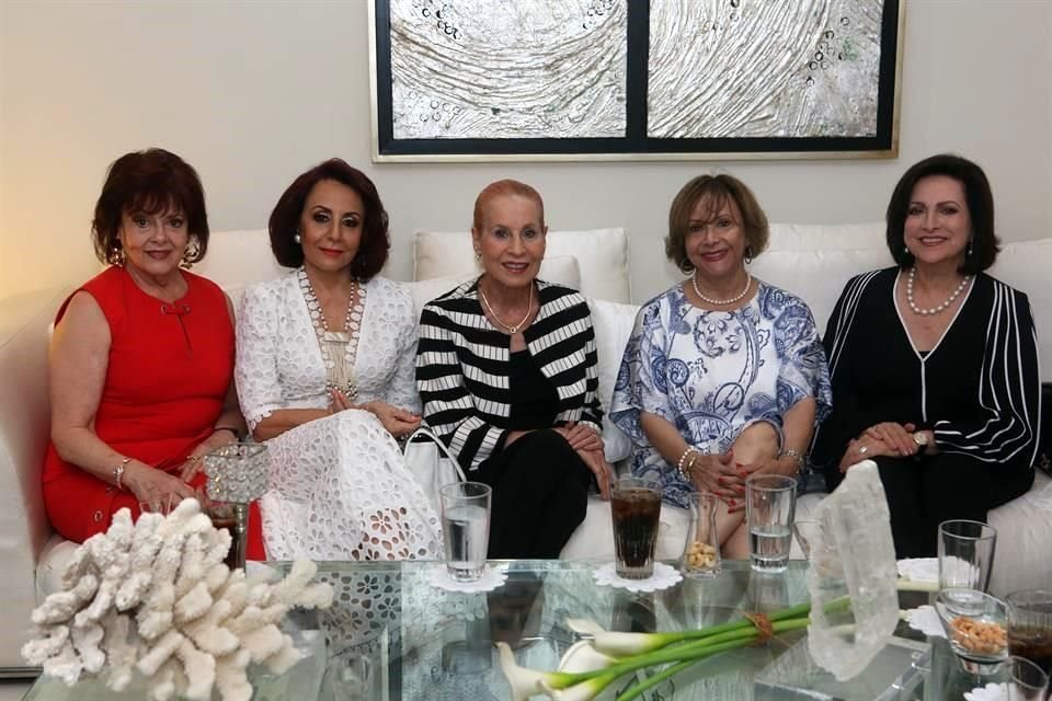 Lydia Lagüera de Balandra, Amalia Lozano de Maiz, Nelly Sada, Liliana Cantú de López Alonso y Margarita Gámez de Zambrano