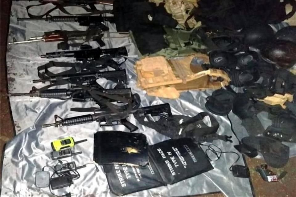 Autoridades mexicanas sostienen que el tráfico ilegal de armas sostiene a los cárteles mexicanos. La imagen corresponde a un decomiso al Cártel Jalisco Nueva Generación.