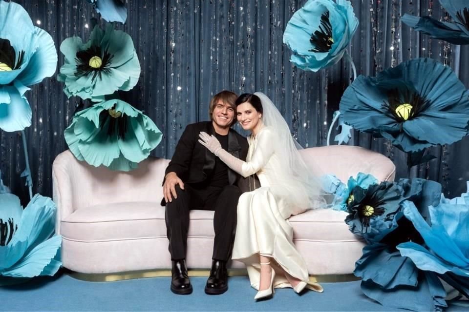 Laura Pausini se casó con su guitarrista Paolo Carta después de 18 años de relación.