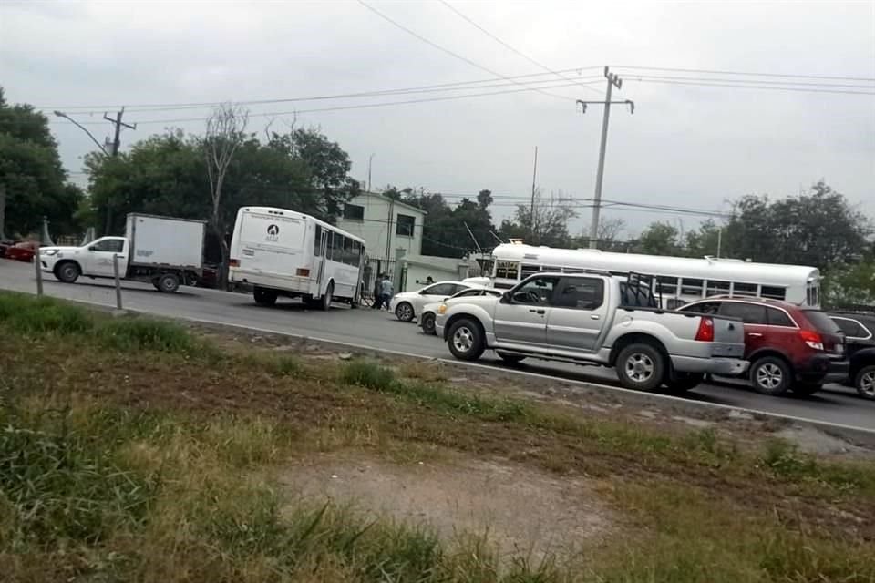 Tras el bloqueo, la circulación colapsó en ambos sentidos de la Carretera Río Bravo-Reynosa.