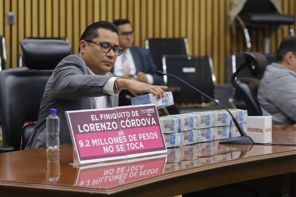 Mario Llergo, representante de Morena, pretendió exhibir 'finiquito' de Lorenzo Córdova, pero fue tundido por homólogos de PRI, PRD y PAN.