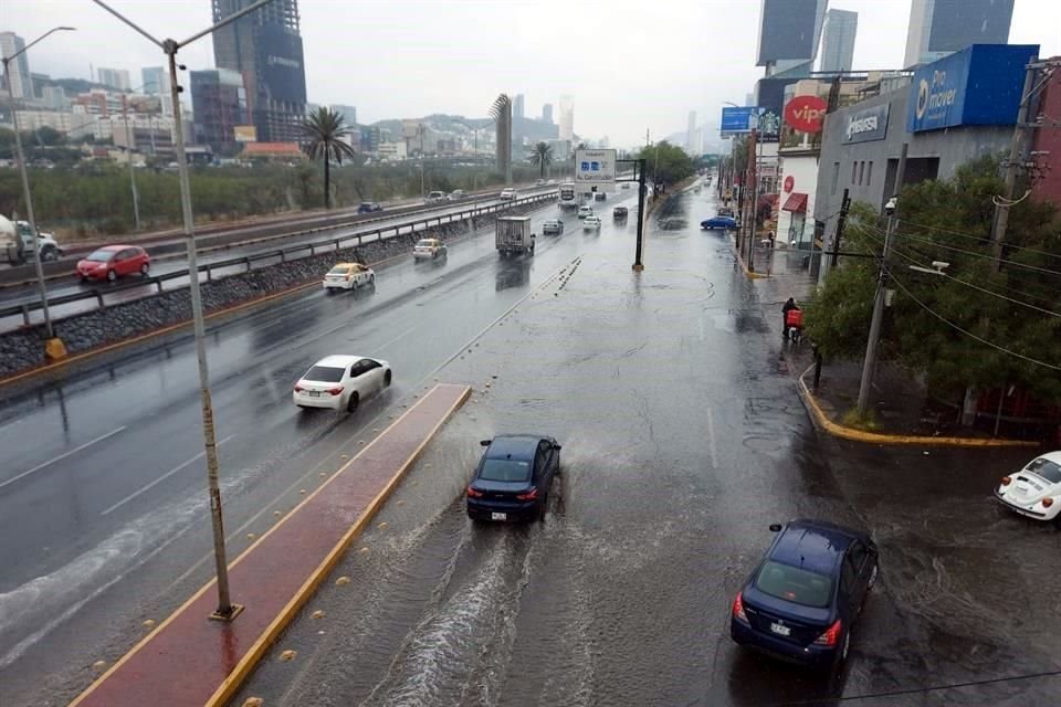 La autoridad reportó precipitaciones en los municipios de Juárez, Guadalupe, Allende, Linares, zona centro de Monterrey, Escobedo, Apodaca, Dr. González, Villaldama, Cerralvo y Los Ramones,<br>
