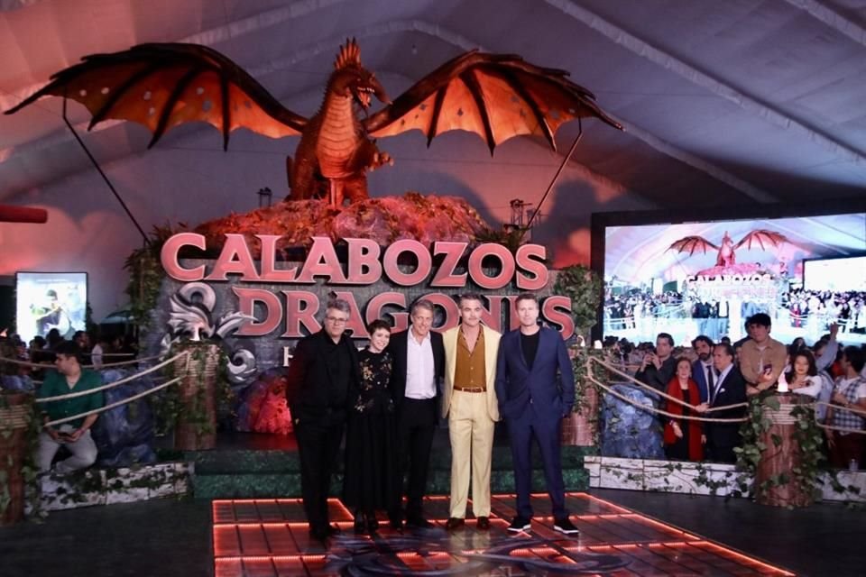 El elenco de 'Calabozos y Dragones: Honor Entre Ladrones' enloquecieron a los fanáticos que los vieron en la alfombra roja.